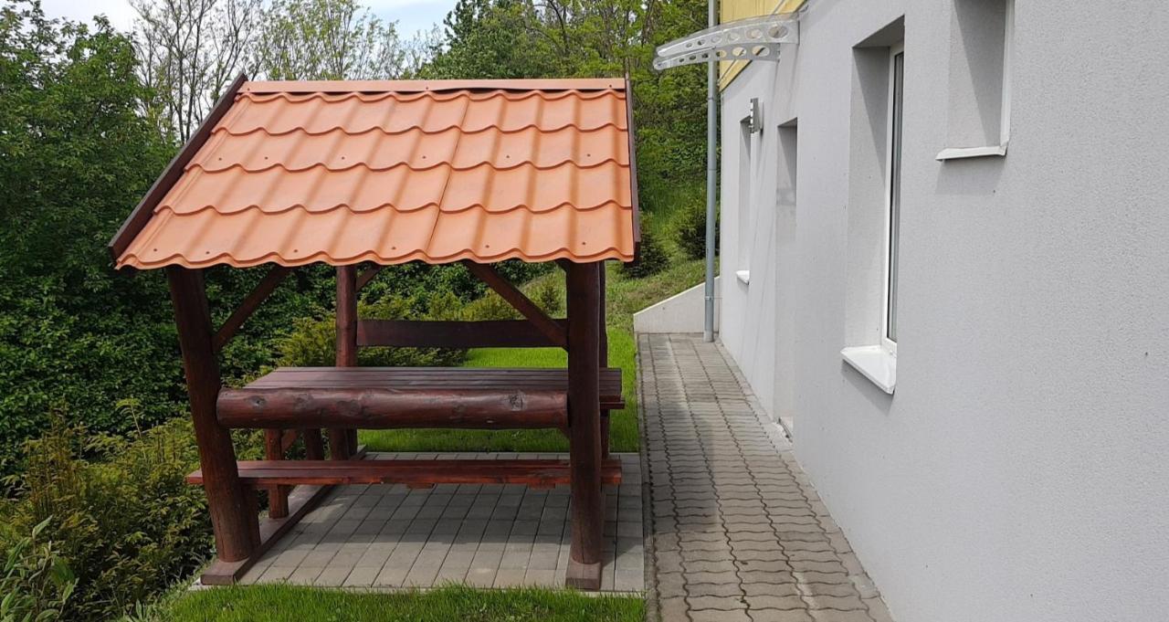 Nefelejcs Vendeghaz Hotell Balatonkenese Eksteriør bilde